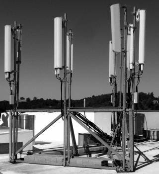 Rooftop AT&T cell site